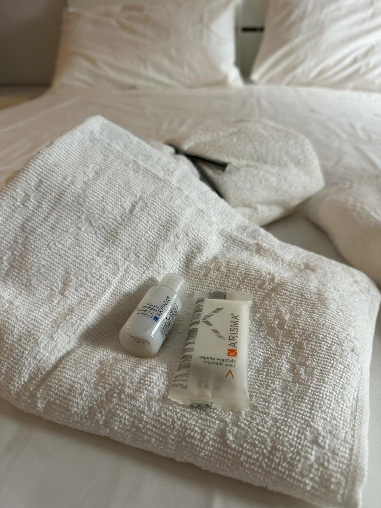 Affittacamere Torino - Private Rooms - H24 Self Check-In Bagian luar foto